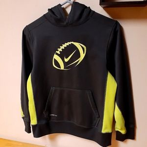 Boys nike thermals fit wear